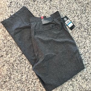 36/32 under armour men’s golf pants 
Straight. New with tags.